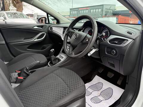 Vauxhall Astra 1.0i Turbo ecoTEC Design Hatchback 5dr Petrol Manual Euro 6 (s/s) (105 ps) - U517