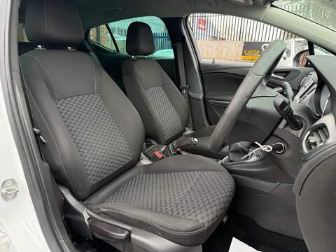 Vauxhall Astra 1.0i Turbo ecoTEC Design Hatchback 5dr Petrol Manual Euro 6 (s/s) (105 ps) - U517