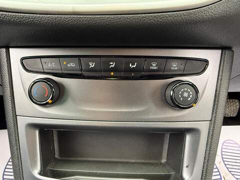 Vauxhall Astra 1.0i Turbo ecoTEC Design Hatchback 5dr Petrol Manual Euro 6 (s/s) (105 ps) - U517