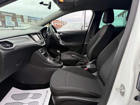 Vauxhall Astra 1.0i Turbo ecoTEC Design Hatchback 5dr Petrol Manual Euro 6 (s/s) (105 ps) - U517