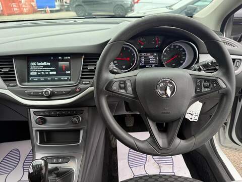 Vauxhall Astra 1.0i Turbo ecoTEC Design Hatchback 5dr Petrol Manual Euro 6 (s/s) (105 ps) - U517