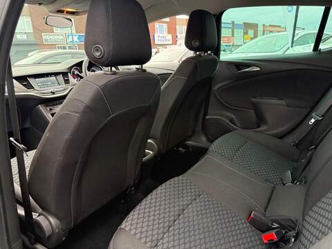 Vauxhall Astra 1.0i Turbo ecoTEC Design Hatchback 5dr Petrol Manual Euro 6 (s/s) (105 ps) - U517