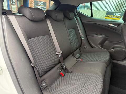 Vauxhall Astra 1.0i Turbo ecoTEC Design Hatchback 5dr Petrol Manual Euro 6 (s/s) (105 ps) - U517
