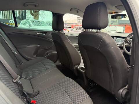 Vauxhall Astra 1.0i Turbo ecoTEC Design Hatchback 5dr Petrol Manual Euro 6 (s/s) (105 ps) - U517