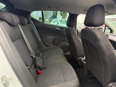 Vauxhall Astra 1.0i Turbo ecoTEC Design Hatchback 5dr Petrol Manual Euro 6 (s/s) (105 ps) - U517