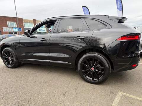 Jaguar F-PACE 2.0 D180 Chequered Flag SUV 5dr Diesel Auto AWD Euro 6 (s/s) (180 ps) - U519