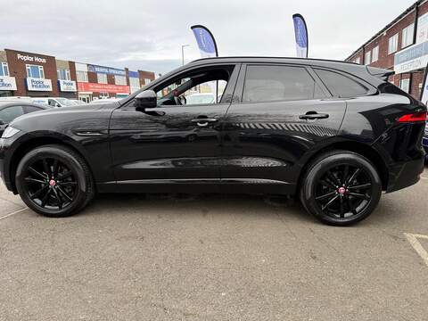 Jaguar F-PACE 2.0 D180 Chequered Flag SUV 5dr Diesel Auto AWD Euro 6 (s/s) (180 ps) - U519