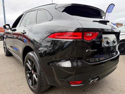 Jaguar F-PACE 2.0 D180 Chequered Flag SUV 5dr Diesel Auto AWD Euro 6 (s/s) (180 ps) - U519