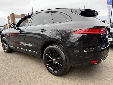 Jaguar F-PACE 2.0 D180 Chequered Flag SUV 5dr Diesel Auto AWD Euro 6 (s/s) (180 ps) - U519