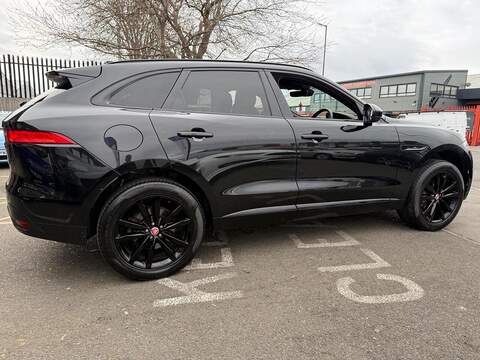 Jaguar F-PACE 2.0 D180 Chequered Flag SUV 5dr Diesel Auto AWD Euro 6 (s/s) (180 ps) - U519