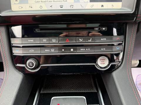 Jaguar F-PACE 2.0 D180 Chequered Flag SUV 5dr Diesel Auto AWD Euro 6 (s/s) (180 ps) - U519