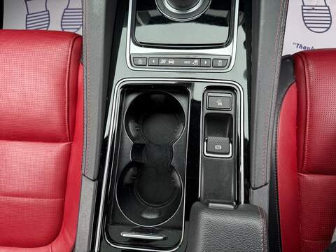 Jaguar F-PACE 2.0 D180 Chequered Flag SUV 5dr Diesel Auto AWD Euro 6 (s/s) (180 ps) - U519