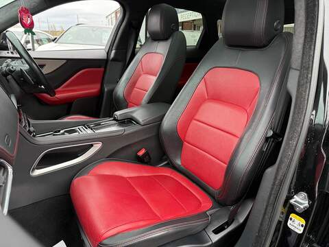 Jaguar F-PACE 2.0 D180 Chequered Flag SUV 5dr Diesel Auto AWD Euro 6 (s/s) (180 ps) - U519