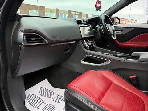 Jaguar F-PACE 2.0 D180 Chequered Flag SUV 5dr Diesel Auto AWD Euro 6 (s/s) (180 ps) - U519