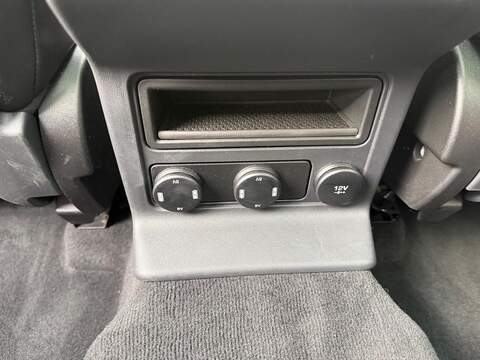 Jaguar F-PACE 2.0 D180 Chequered Flag SUV 5dr Diesel Auto AWD Euro 6 (s/s) (180 ps) - U519