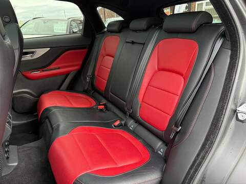 Jaguar F-PACE 2.0 D180 Chequered Flag SUV 5dr Diesel Auto AWD Euro 6 (s/s) (180 ps) - U519