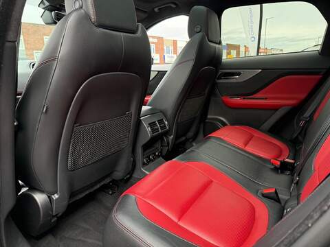 Jaguar F-PACE 2.0 D180 Chequered Flag SUV 5dr Diesel Auto AWD Euro 6 (s/s) (180 ps) - U519