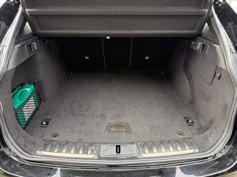 Jaguar F-PACE 2.0 D180 Chequered Flag SUV 5dr Diesel Auto AWD Euro 6 (s/s) (180 ps) - U519