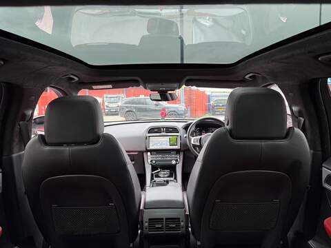 Jaguar F-PACE 2.0 D180 Chequered Flag SUV 5dr Diesel Auto AWD Euro 6 (s/s) (180 ps) - U519