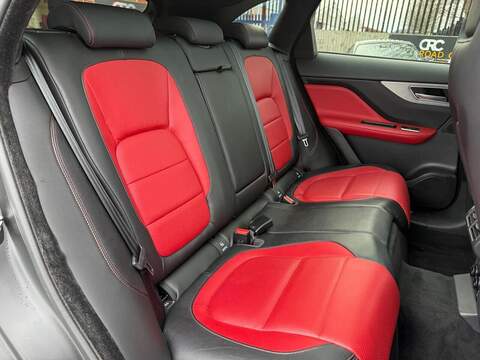Jaguar F-PACE 2.0 D180 Chequered Flag SUV 5dr Diesel Auto AWD Euro 6 (s/s) (180 ps) - U519