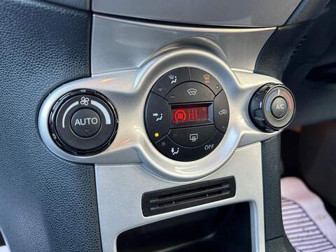 Ford Fiesta Fiesta 1.6 Titanium 5dr - U52