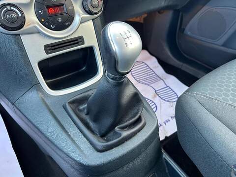 Ford Fiesta Fiesta 1.6 Titanium 5dr - U52