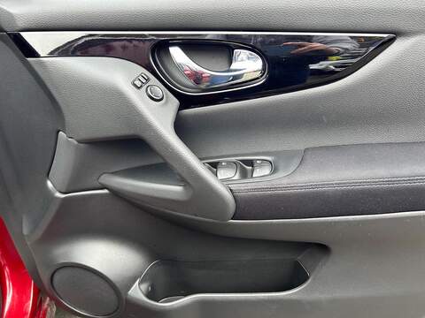 Nissan Qashqai Qashqai 1.3 DIG-T N-Connecta Euro 6 (s/s) 5dr - U53