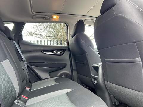 Nissan Qashqai Qashqai 1.3 DIG-T N-Connecta Euro 6 (s/s) 5dr - U53