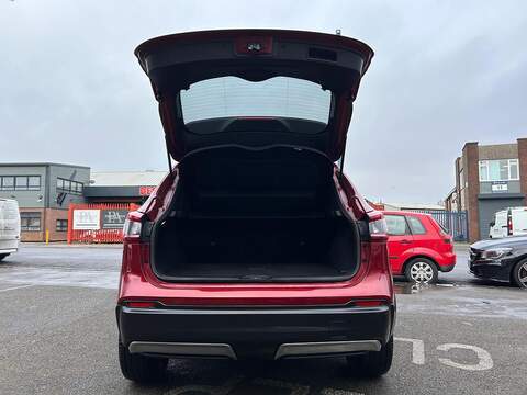 Nissan Qashqai Qashqai 1.3 DIG-T N-Connecta Euro 6 (s/s) 5dr - U53