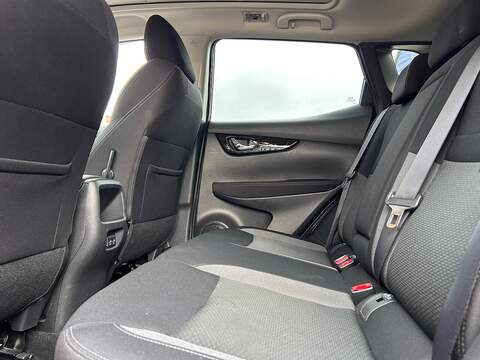 Nissan Qashqai Qashqai 1.3 DIG-T N-Connecta Euro 6 (s/s) 5dr - U53