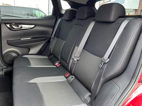 Nissan Qashqai Qashqai 1.3 DIG-T N-Connecta Euro 6 (s/s) 5dr - U53