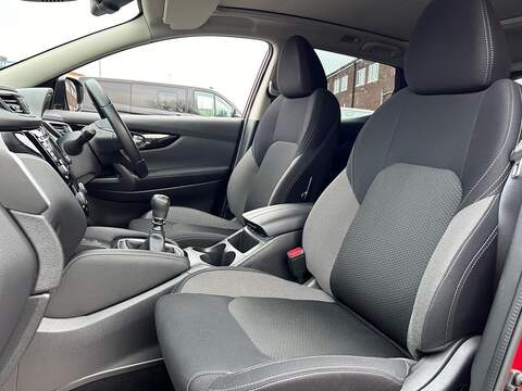 Nissan Qashqai Qashqai 1.3 DIG-T N-Connecta Euro 6 (s/s) 5dr - U53