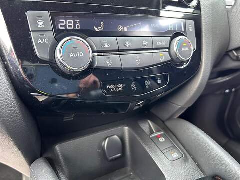 Nissan Qashqai Qashqai 1.3 DIG-T N-Connecta Euro 6 (s/s) 5dr - U53