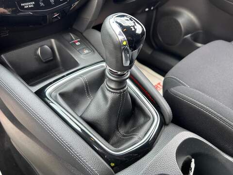 Nissan Qashqai Qashqai 1.3 DIG-T N-Connecta Euro 6 (s/s) 5dr - U53