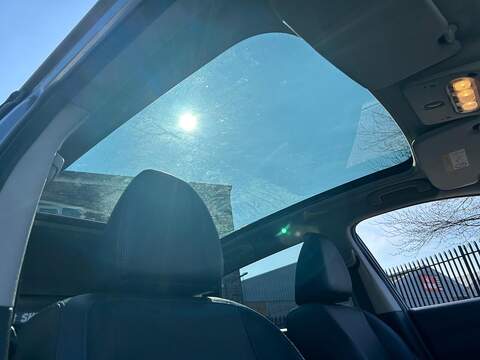 Nissan Qashqai 1.6 dCi Tekna SUV 5dr Diesel Manual 2WD Euro 5 (s/s) (130 ps) - U534