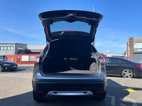 Nissan Qashqai 1.6 dCi Tekna SUV 5dr Diesel Manual 2WD Euro 5 (s/s) (130 ps) - U534