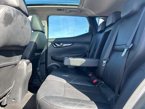 Nissan Qashqai 1.6 dCi Tekna SUV 5dr Diesel Manual 2WD Euro 5 (s/s) (130 ps) - U534