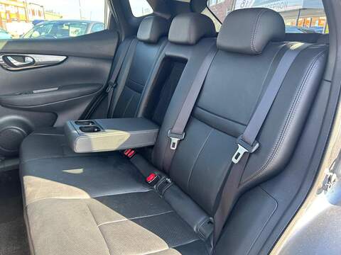 Nissan Qashqai 1.6 dCi Tekna SUV 5dr Diesel Manual 2WD Euro 5 (s/s) (130 ps) - U534