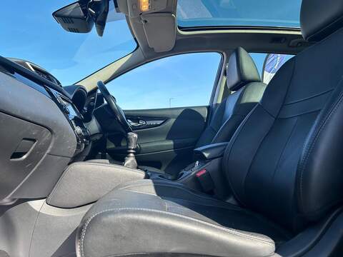 Nissan Qashqai 1.6 dCi Tekna SUV 5dr Diesel Manual 2WD Euro 5 (s/s) (130 ps) - U534