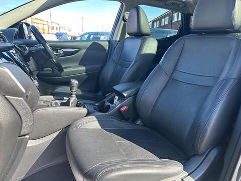Nissan Qashqai 1.6 dCi Tekna SUV 5dr Diesel Manual 2WD Euro 5 (s/s) (130 ps) - U534