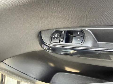 Vauxhall Corsa 1.0i Turbo ecoFLEX SRi VX Line Hatchback 5dr Petrol Manual Euro 6 (s/s) (115 ps) - U538