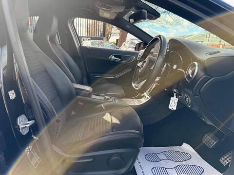 Mercedes-Benz A Class 2.1 A200d AMG Line (Premium) Hatchback 5dr Diesel 7G-DCT Euro 6 (s/s) (136 ps) - U544