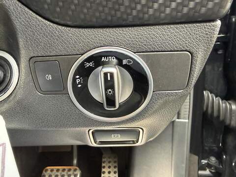 Mercedes-Benz A Class 2.1 A200d AMG Line (Premium) Hatchback 5dr Diesel 7G-DCT Euro 6 (s/s) (136 ps) - U544