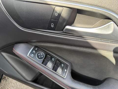 Mercedes-Benz A Class 2.1 A200d AMG Line (Premium) Hatchback 5dr Diesel 7G-DCT Euro 6 (s/s) (136 ps) - U544