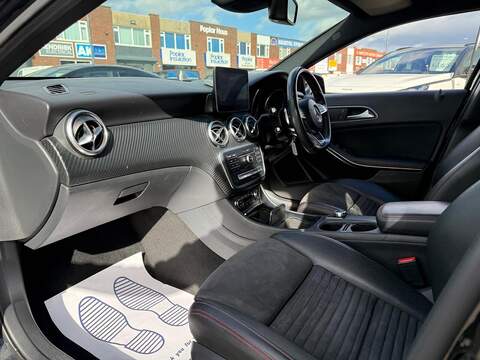 Mercedes-Benz A Class 2.1 A200d AMG Line (Premium) Hatchback 5dr Diesel 7G-DCT Euro 6 (s/s) (136 ps) - U544