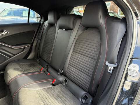 Mercedes-Benz A Class 2.1 A200d AMG Line (Premium) Hatchback 5dr Diesel 7G-DCT Euro 6 (s/s) (136 ps) - U544