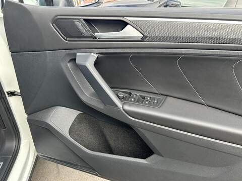 Volkswagen Tiguan 1.5 TSI R-Line SUV 5dr Petrol DSG Euro 6 (s/s) (150 ps) - U546