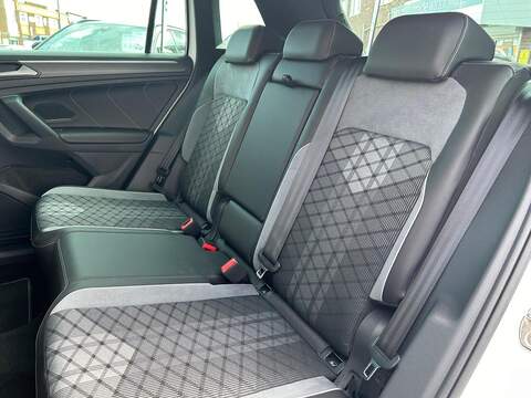 Volkswagen Tiguan 1.5 TSI R-Line SUV 5dr Petrol DSG Euro 6 (s/s) (150 ps) - U546