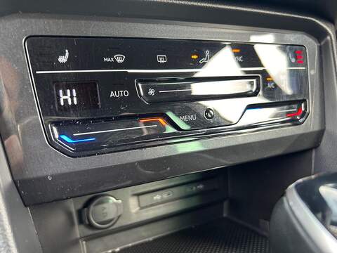 Volkswagen Tiguan 1.5 TSI R-Line SUV 5dr Petrol DSG Euro 6 (s/s) (150 ps) - U546