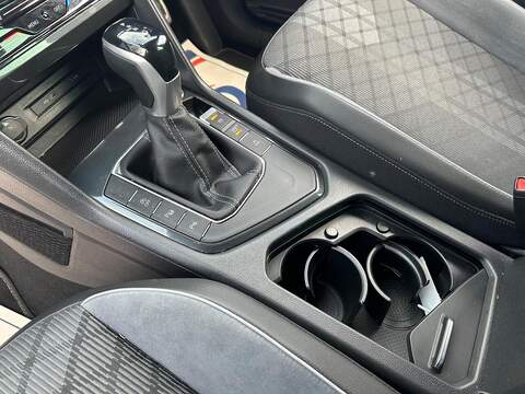 Volkswagen Tiguan 1.5 TSI R-Line SUV 5dr Petrol DSG Euro 6 (s/s) (150 ps) - U546